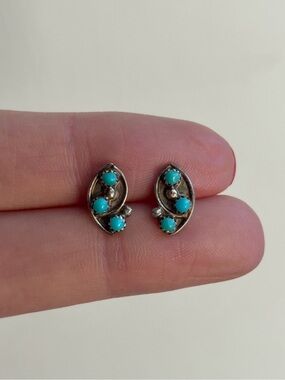 Sterling Silver Native American Zuni Turquoise Gemstone Vintage Stud Earrings